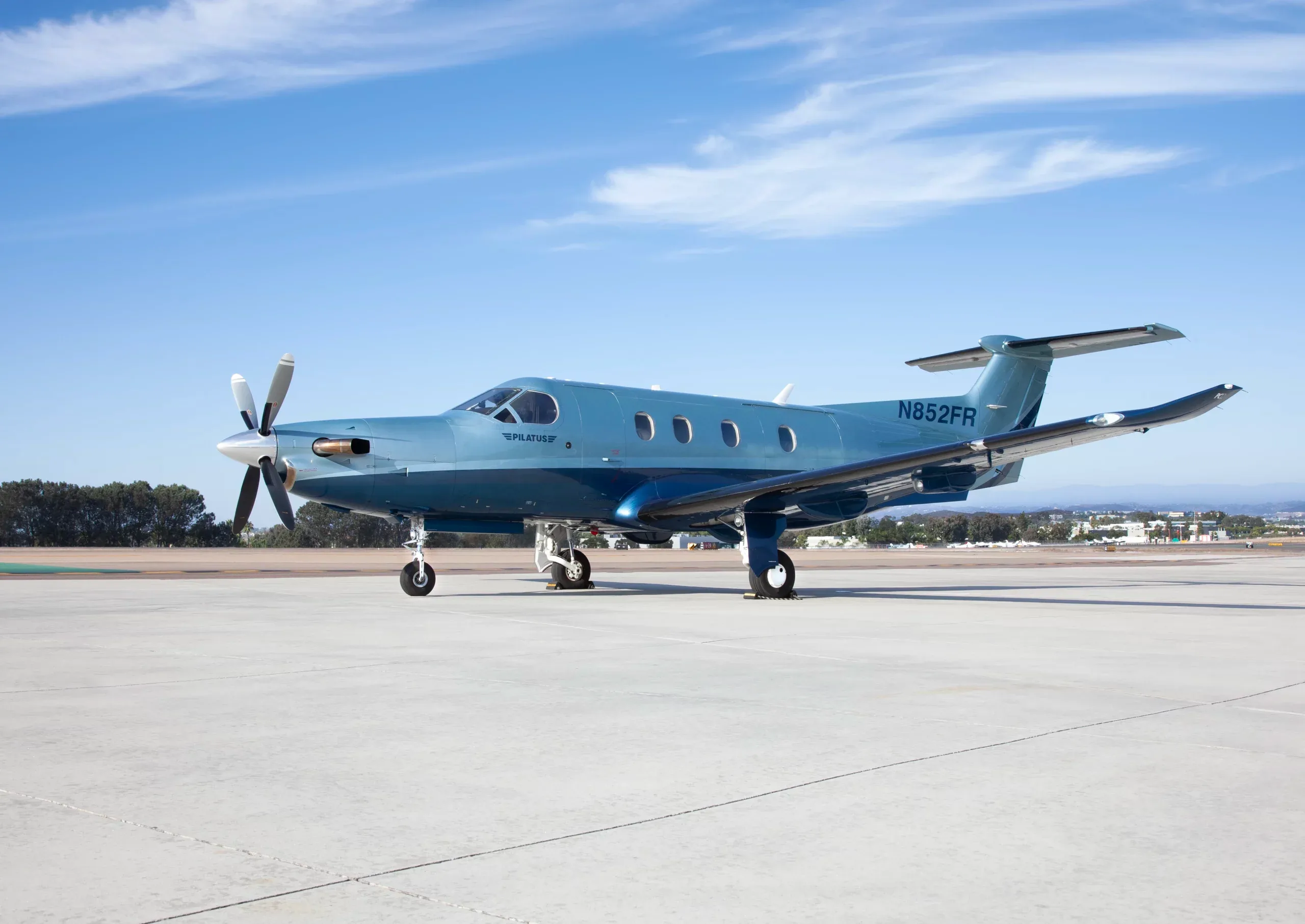 Exterior view of a 2007 Pilatus, N852FR.