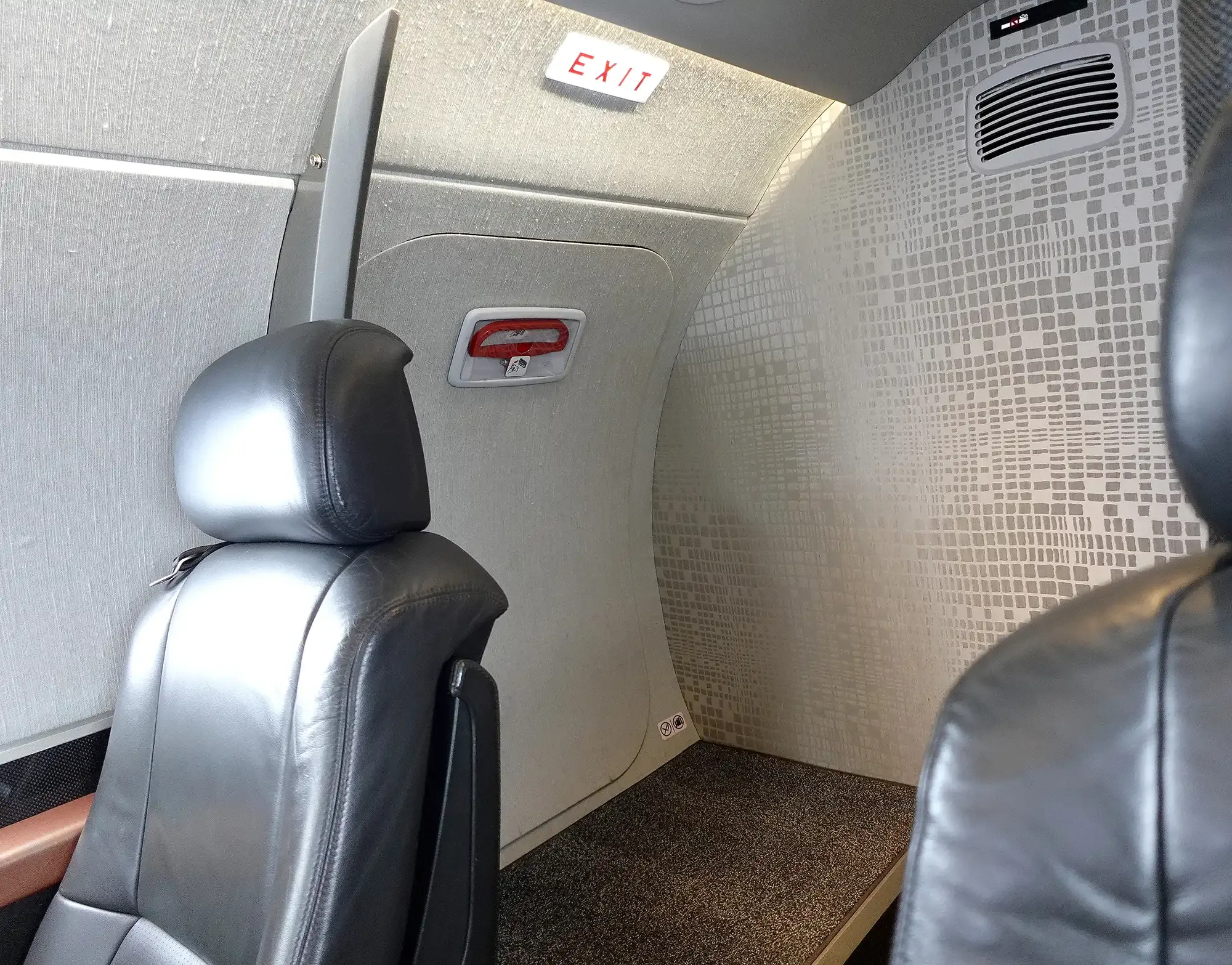 Cabin interior of a 2013 Cessna Citation M2 N686JH - Latitude 33 Aviation.