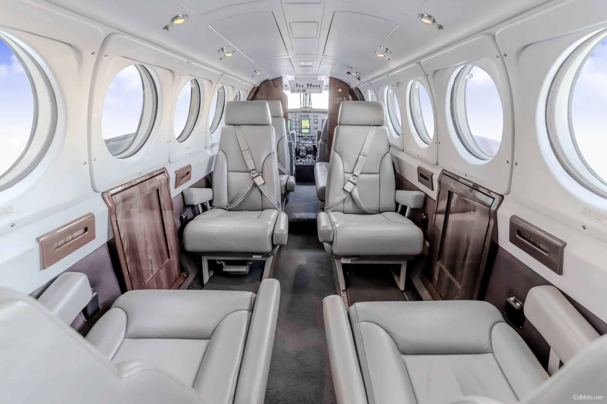 Cabin interior of a 1991 Beechcraft KING AIR B200 SN #BB-1393 | Leviate Air Group.