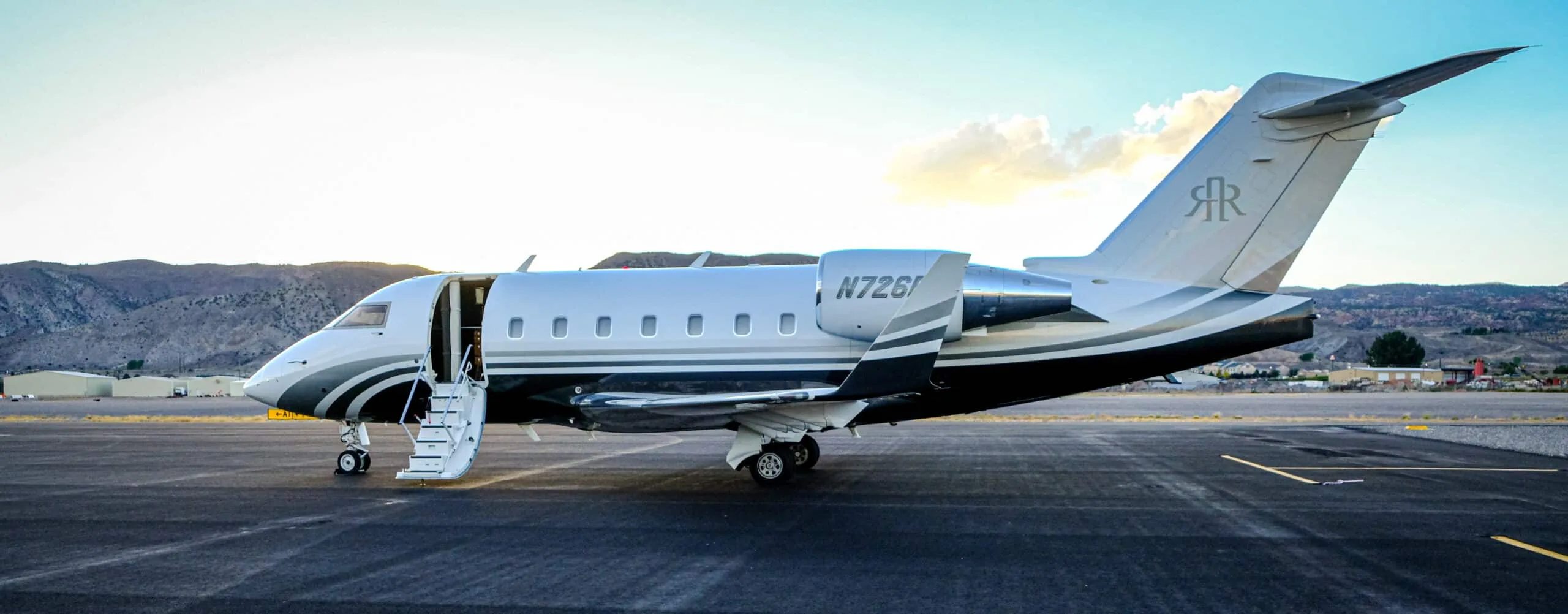 Exterior view of a 2000 Bombardier Challenger 604 | Leviate Air Group.