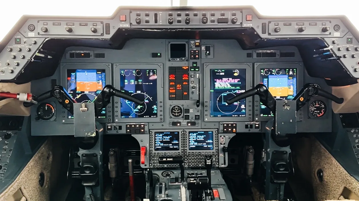 Cockpit and instrument panel of a 2002 Hawker 800XP | Leviate Air Group.