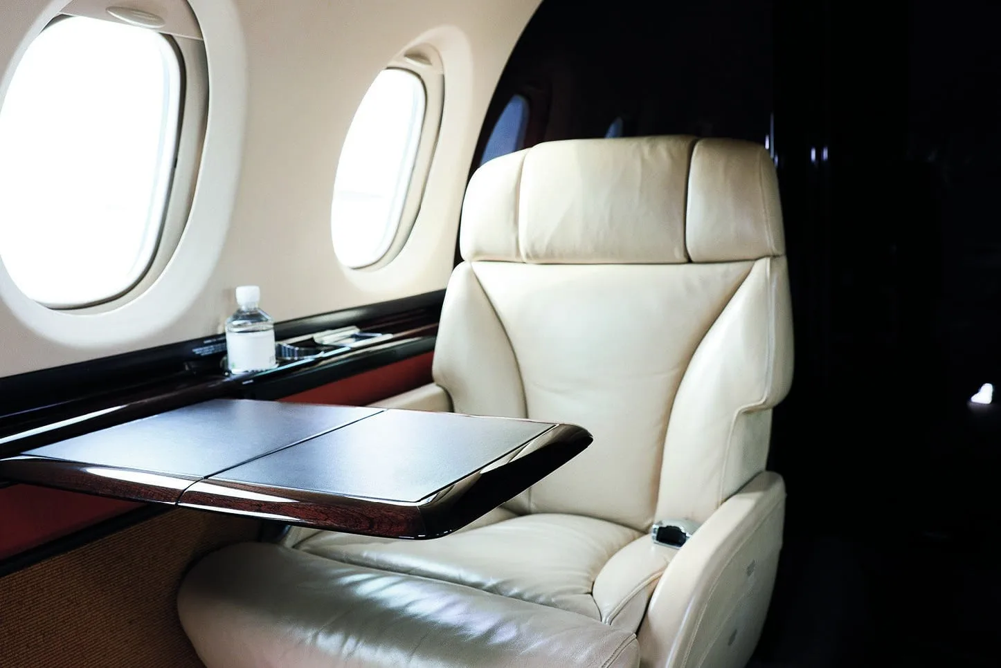 Cabin interior of a 2008 Hawker 850XP - SN: 921 | Leviate Air Group.