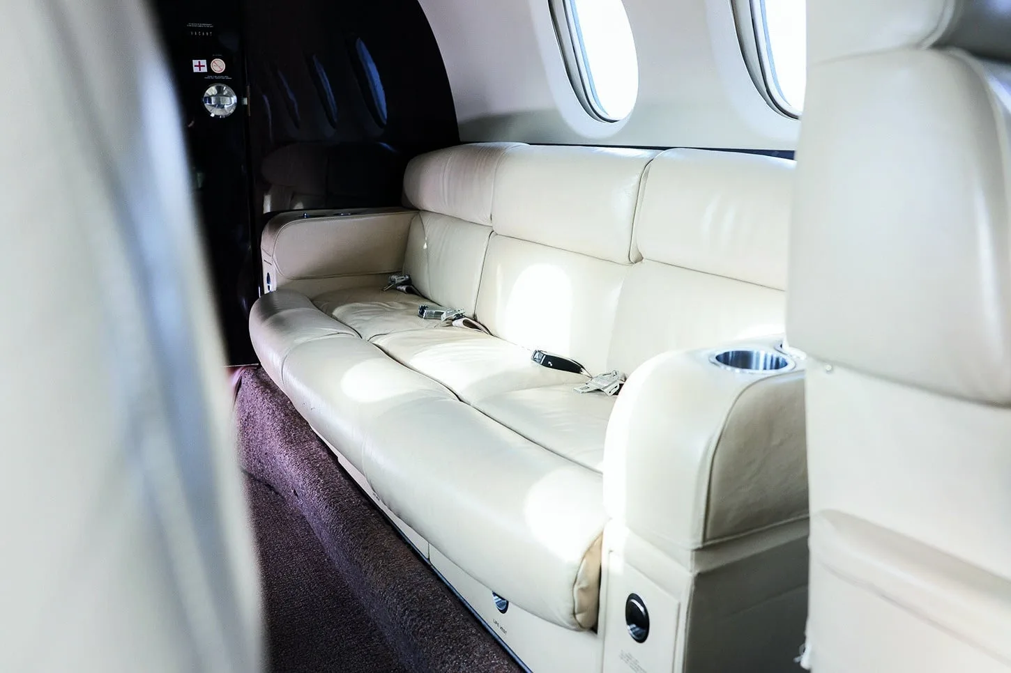 Cabin interior of a 2008 Hawker 850XP - SN: 921 | Leviate Air Group.
