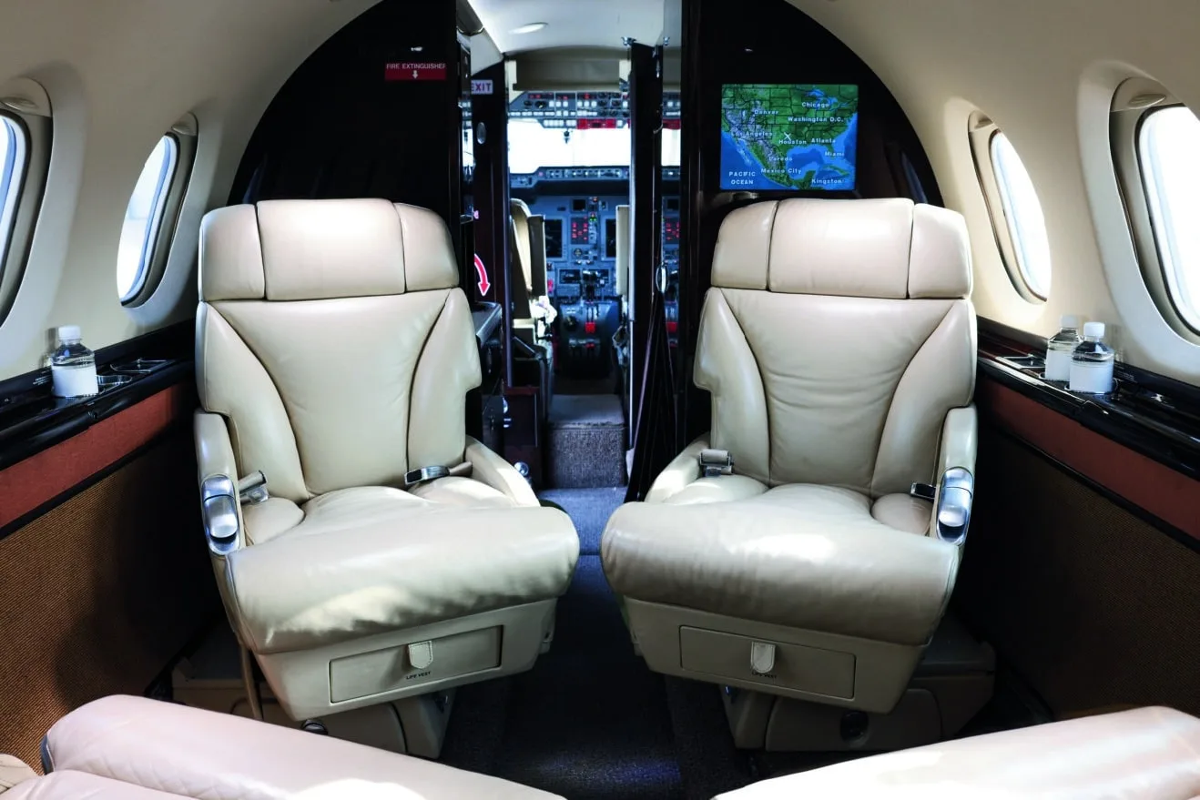 Cabin interior of a 2008 Hawker 850XP - SN: 921 | Leviate Air Group.