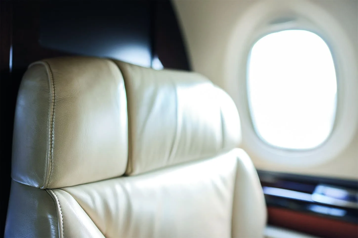 Cabin interior of a 2008 Hawker 850XP - SN: 921 | Leviate Air Group.