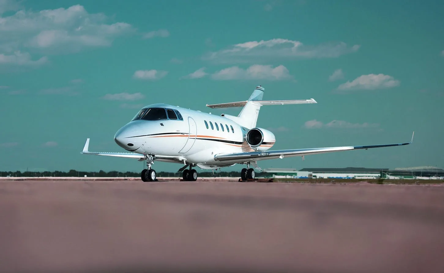 Exterior view of a 2008 Hawker 850XP - SN: 921 | Leviate Air Group.