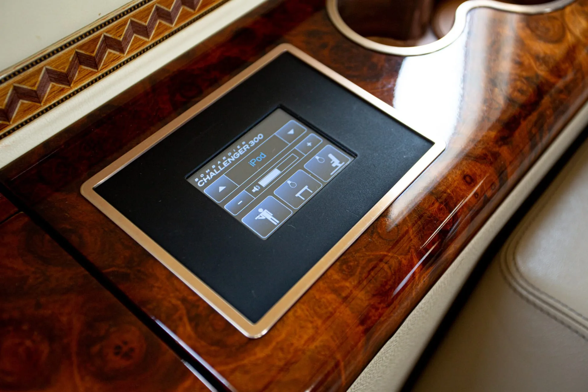 Avionics suite of a 2009 Bombardier CHALLENGER 300.