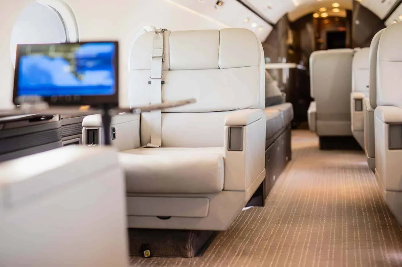 Cabin interior of a 2014 Gulfstream G450 - SN: 4275 | Leviate Air Group.