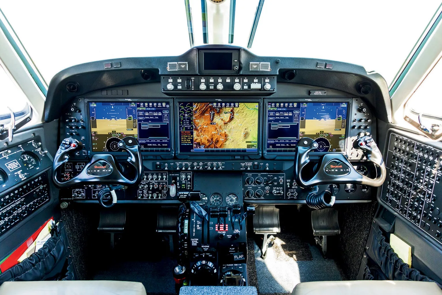 Cockpit and instrument panel of a 2019 Beechcraft King Air 350i | Leviate Air Group.