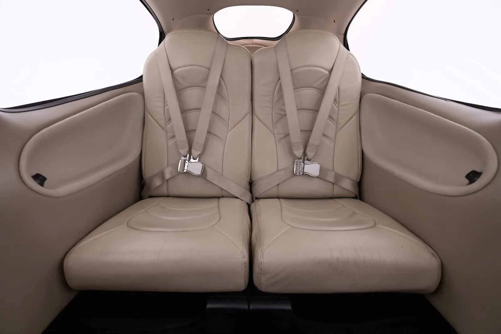 Cabin interior of a 2004 Cirrus SR22 G2.