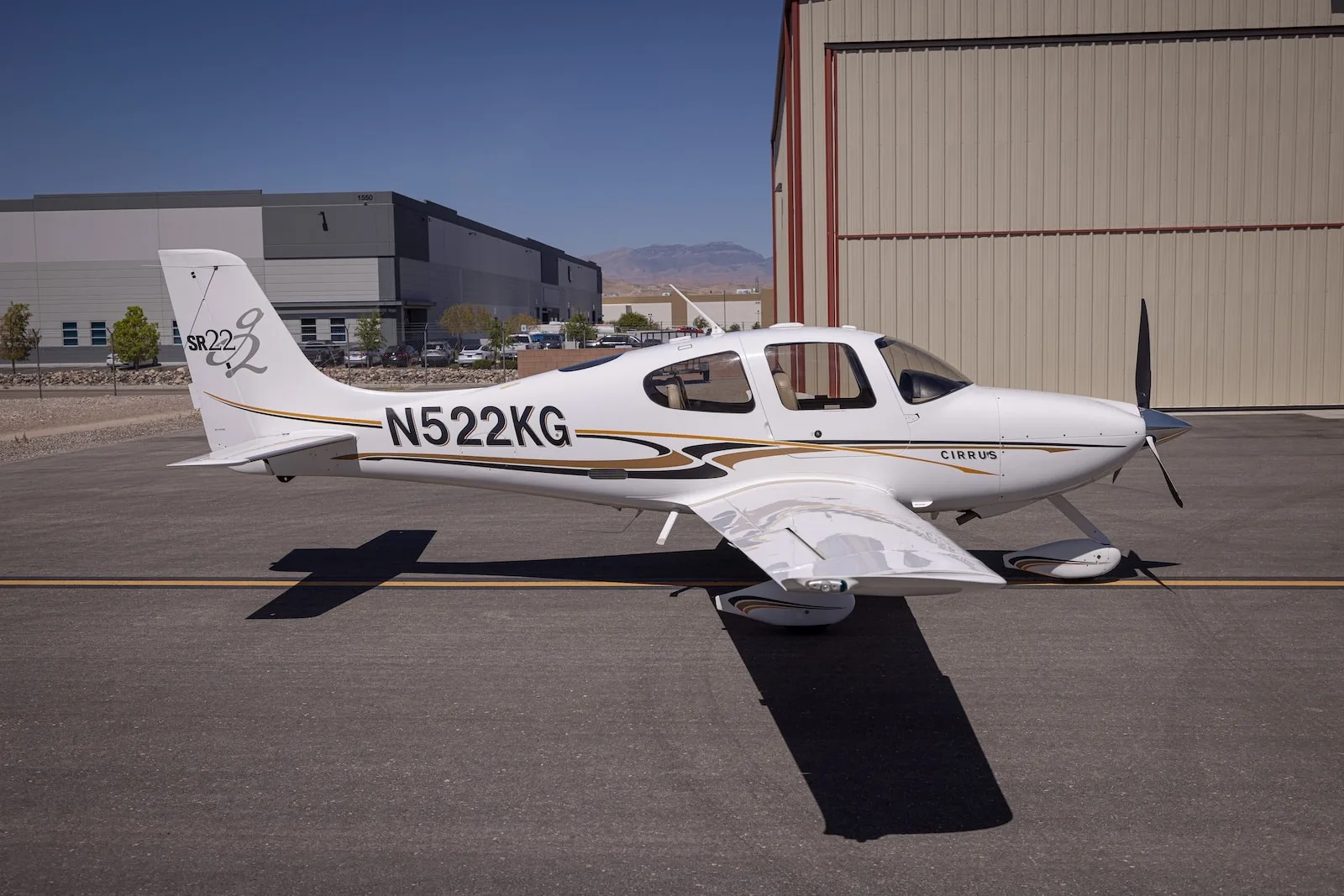 Exterior view of a 2004 Cirrus SR22 G2, N522KG.