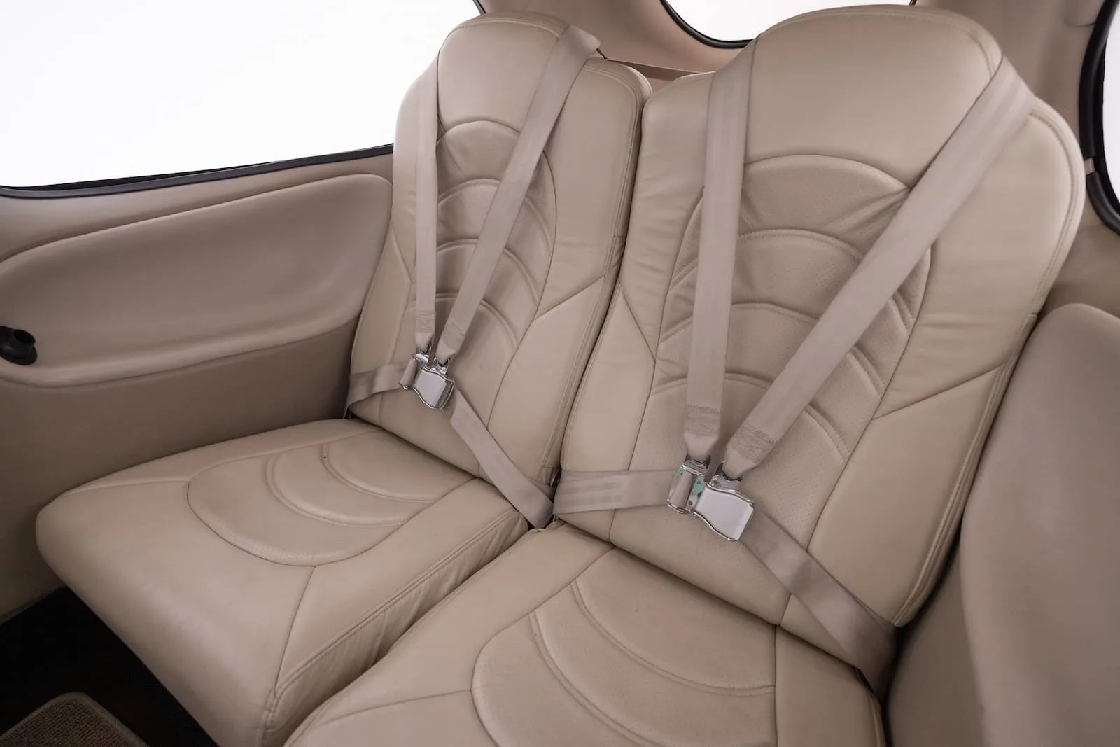 Cabin interior of a 2004 Cirrus SR22 G2.