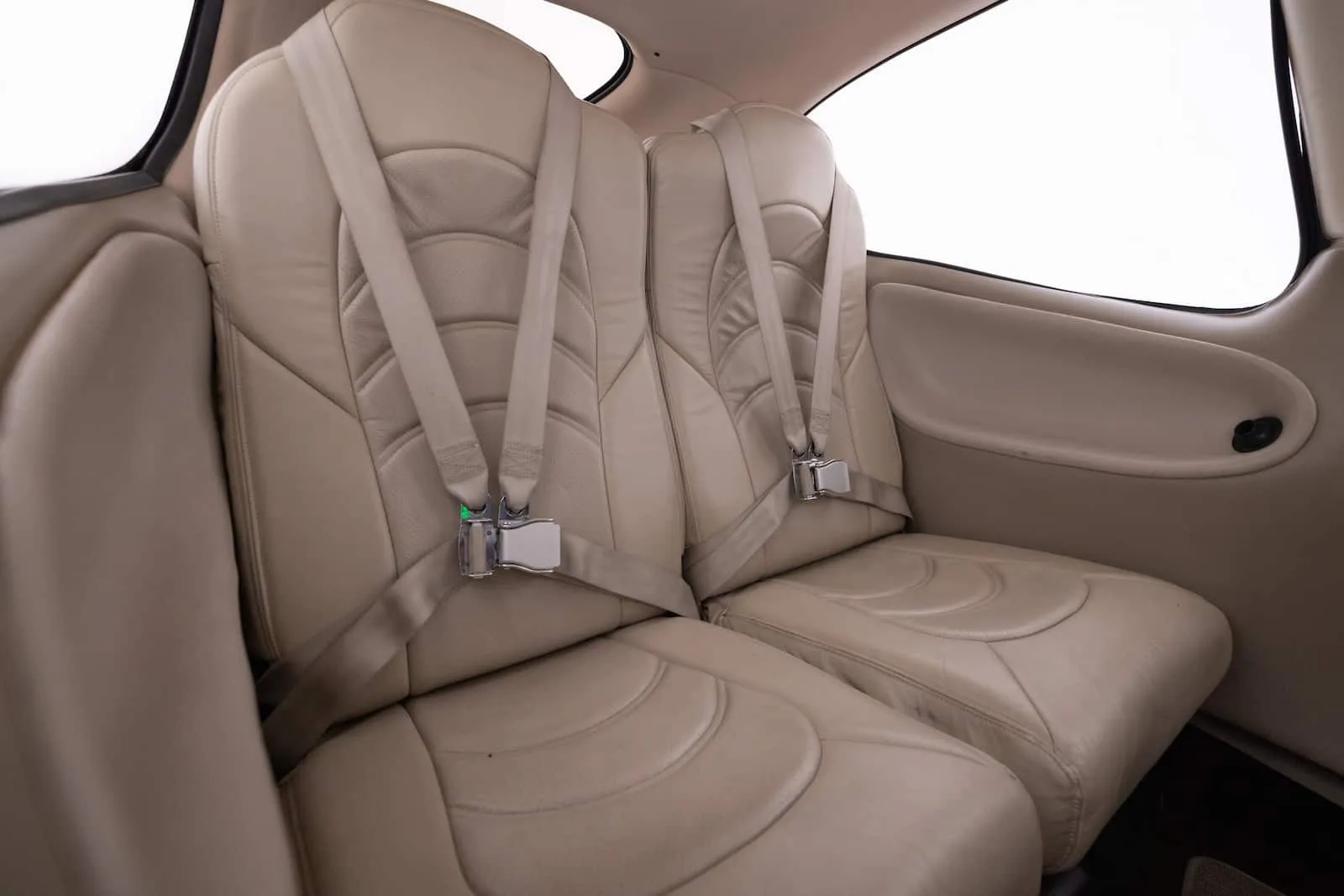 Cabin interior of a 2004 Cirrus SR22 G2.