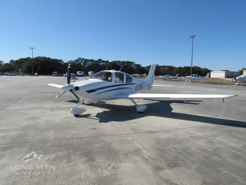 Cabin interior of a 2004 Cirrus SR20 G1.