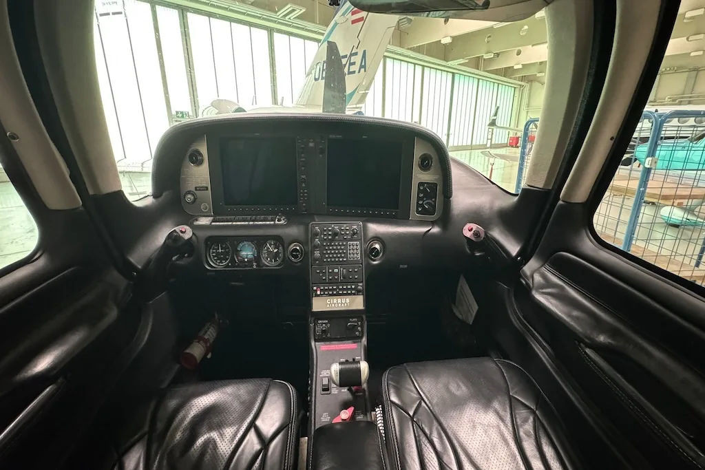 Cockpit and instrument panel of a 2013 Cirrus SR22T G5 GTS.