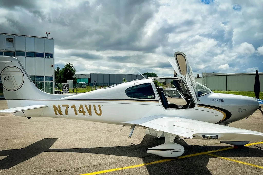 Exterior view of a 2013 Cirrus SR22T G5 GTS, N714VU.