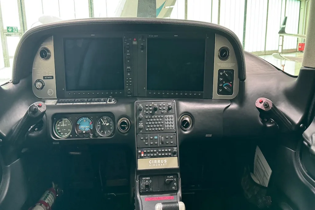 Cockpit and instrument panel of a 2013 Cirrus SR22T G5 GTS.