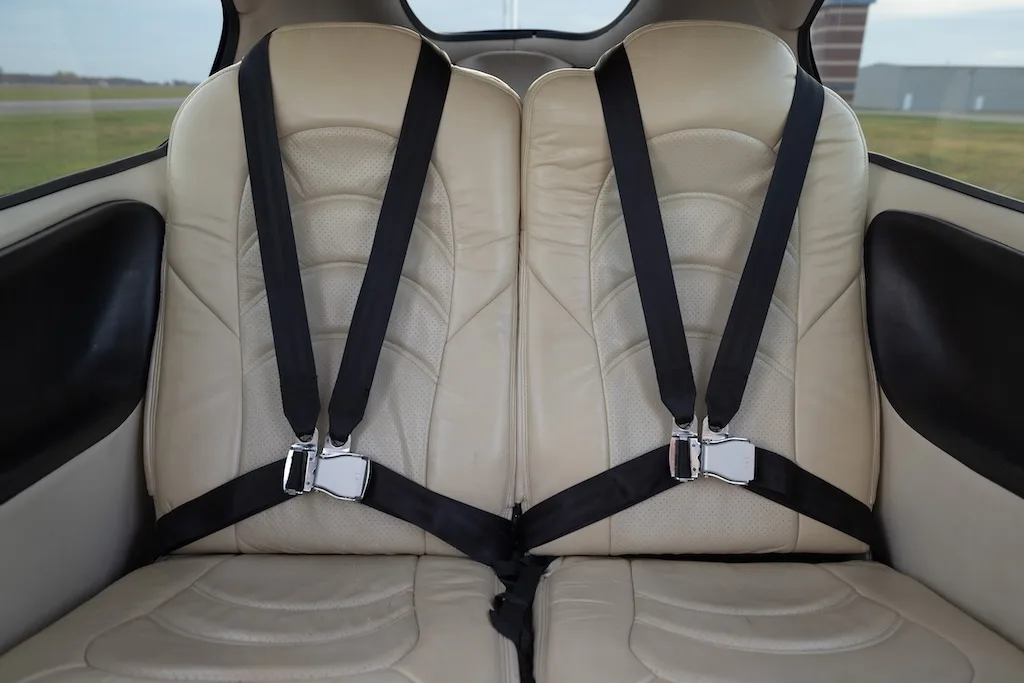 Cabin interior of a 2006 Cirrus SR22 GTS.