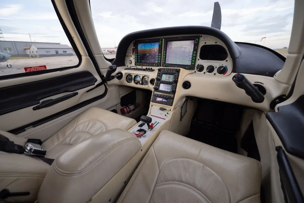 Cabin interior of a 2006 Cirrus SR22 GTS.