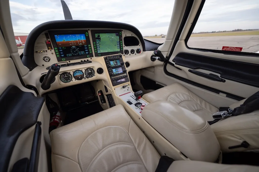 Cabin interior of a 2006 Cirrus SR22 GTS.