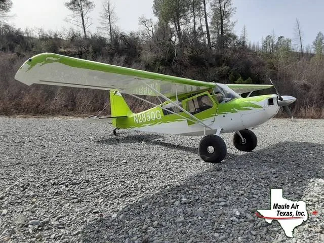 Exterior view of a 1967 Champion 7ECA - 150HP.