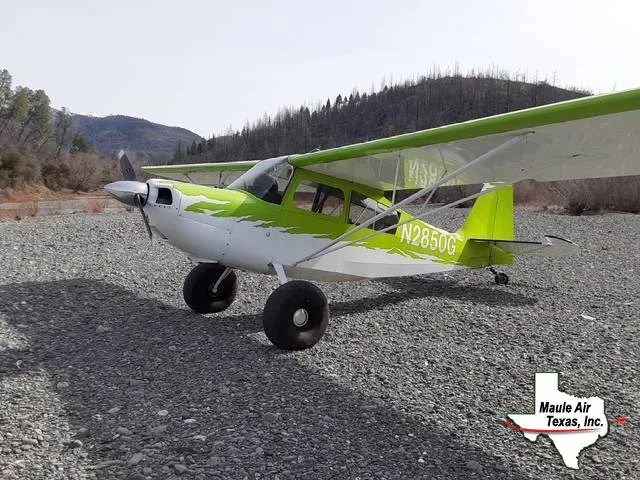 Exterior view of a 1967 Champion 7ECA - 150HP.