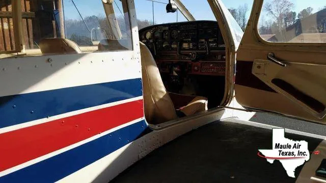 Cockpit and instrument panel of a 1968 Piper Cherokee PA-28-180.