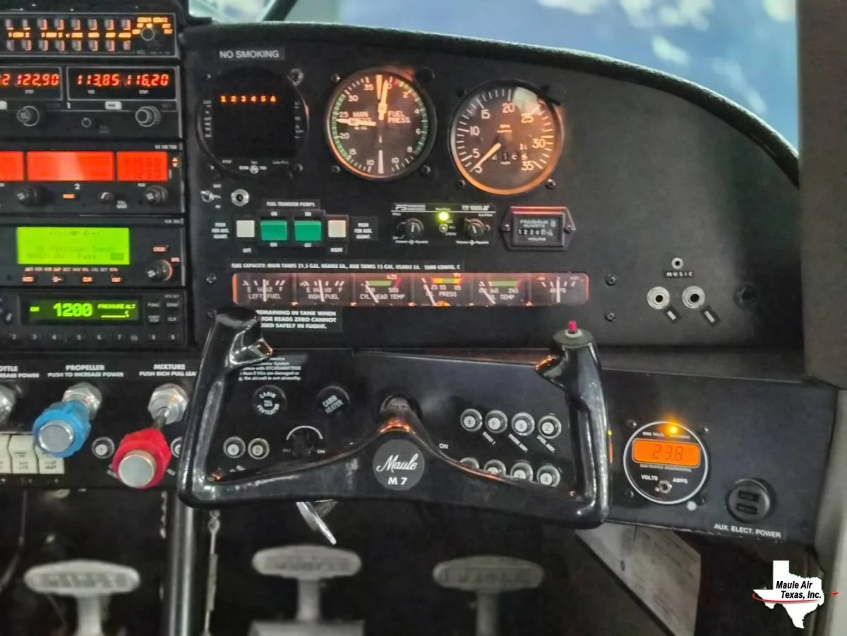 Cockpit and instrument panel of a 1996 Maule M-7-235B Super Rocket.