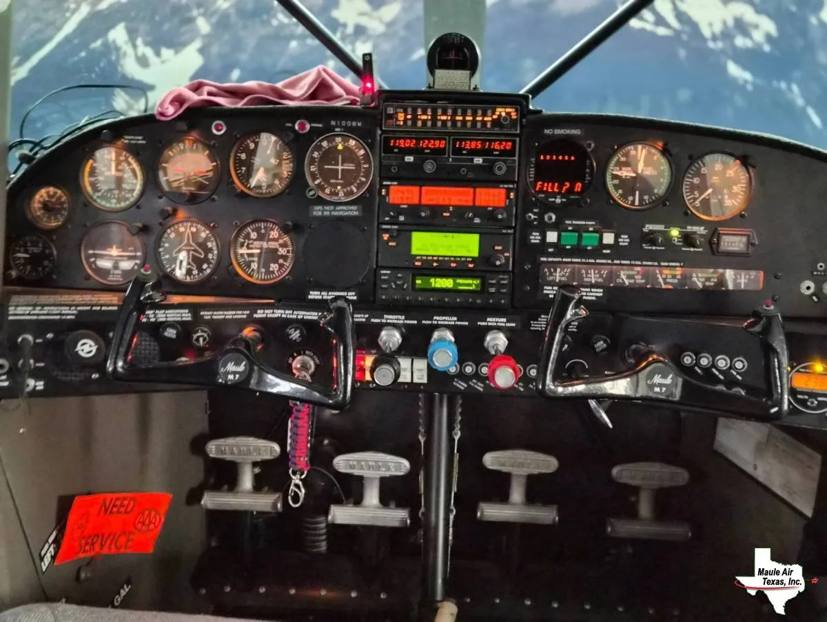 Cockpit and instrument panel of a 1996 Maule M-7-235B Super Rocket.