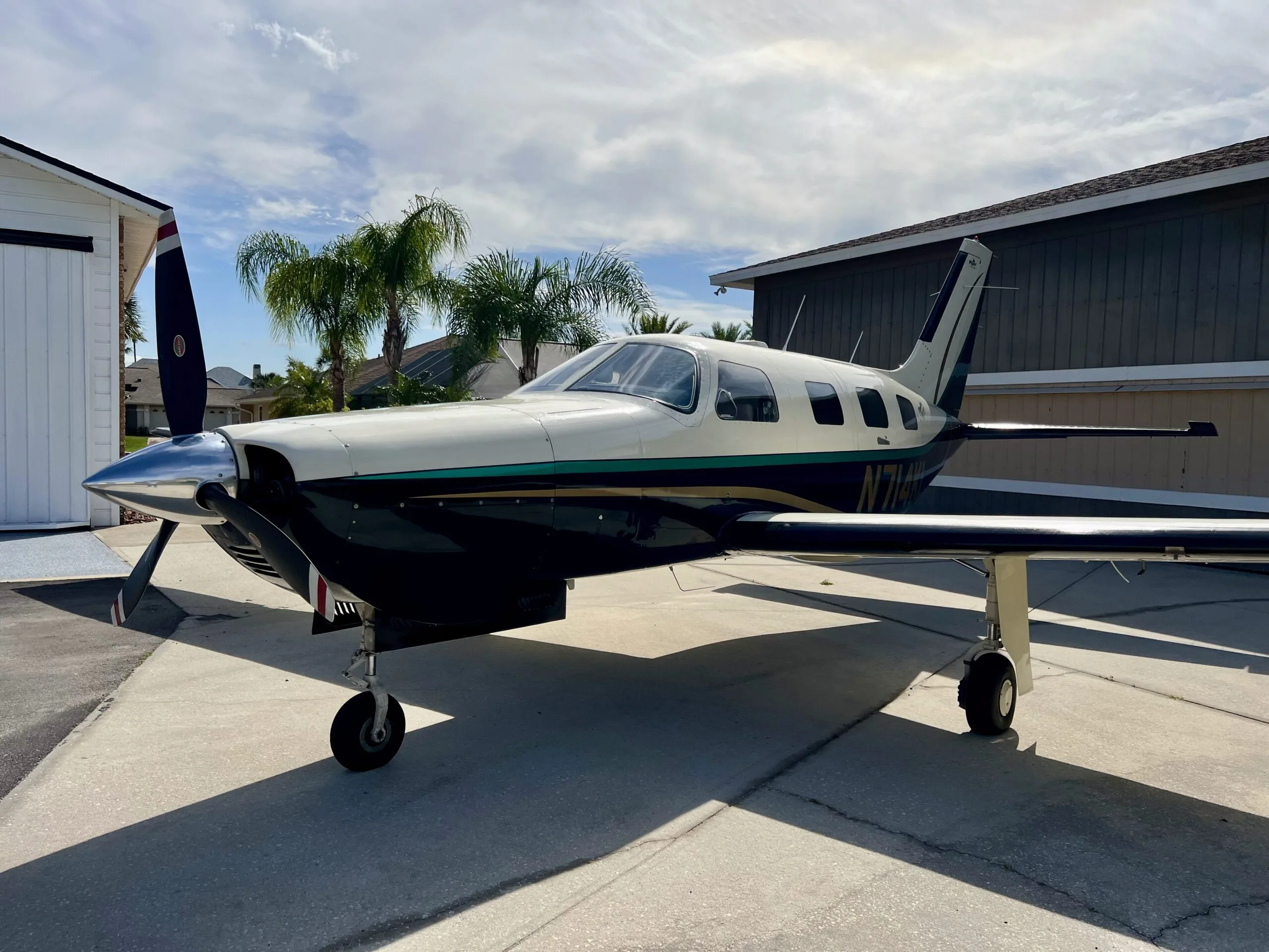 Exterior view of a 2000 Piper JetProp – 35 DLX.