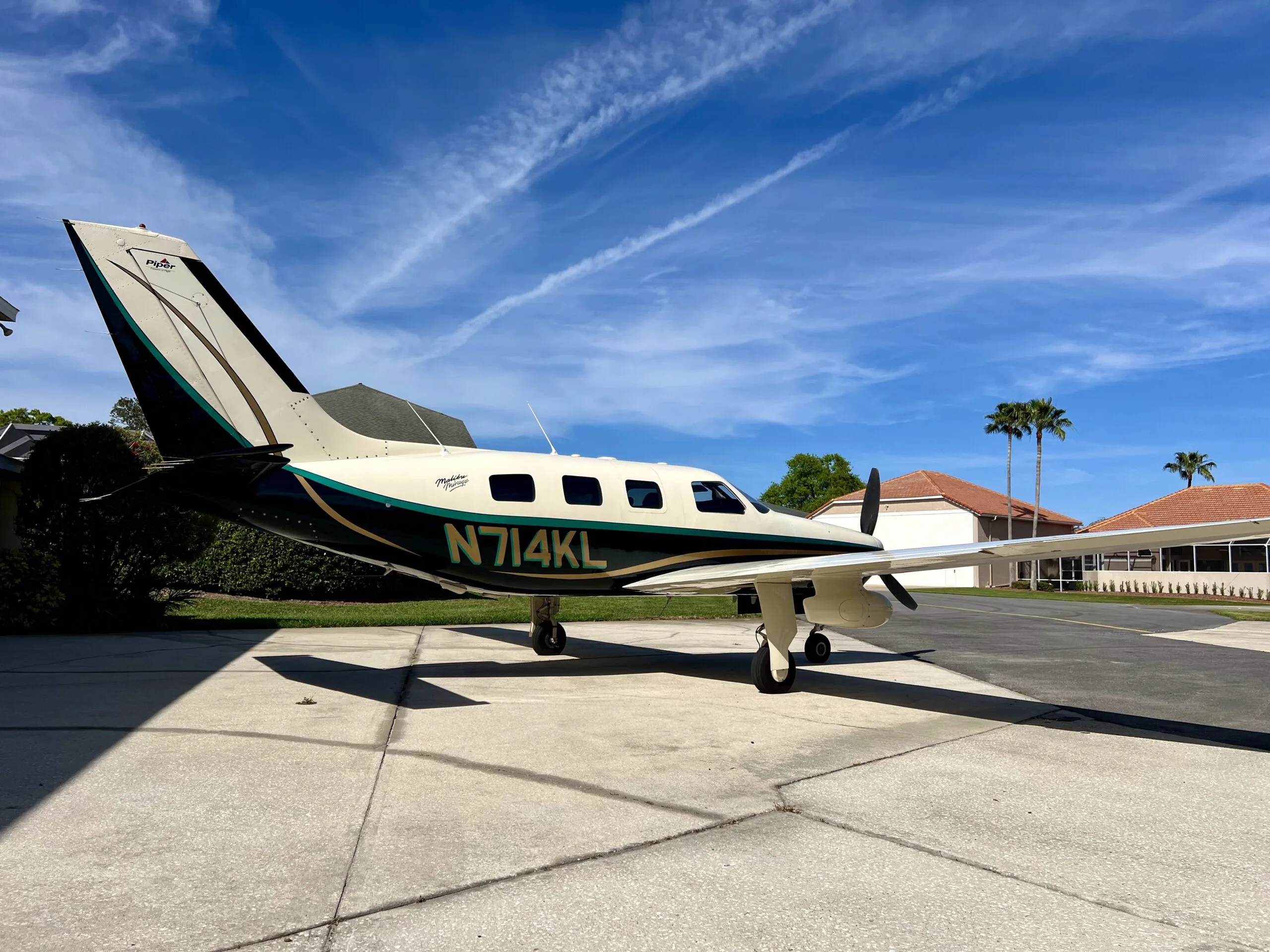 Exterior view of a 2000 Piper JetProp – 35 DLX.
