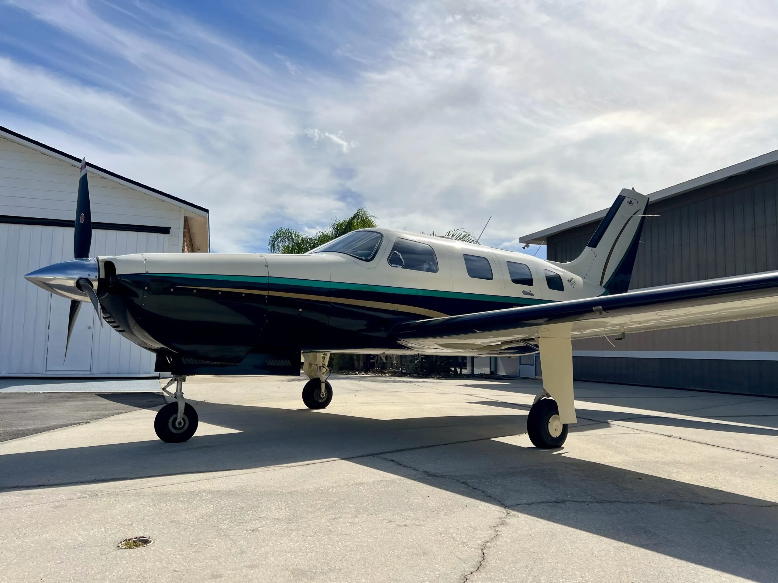 Exterior view of a 2000 Piper JetProp – 35 DLX.