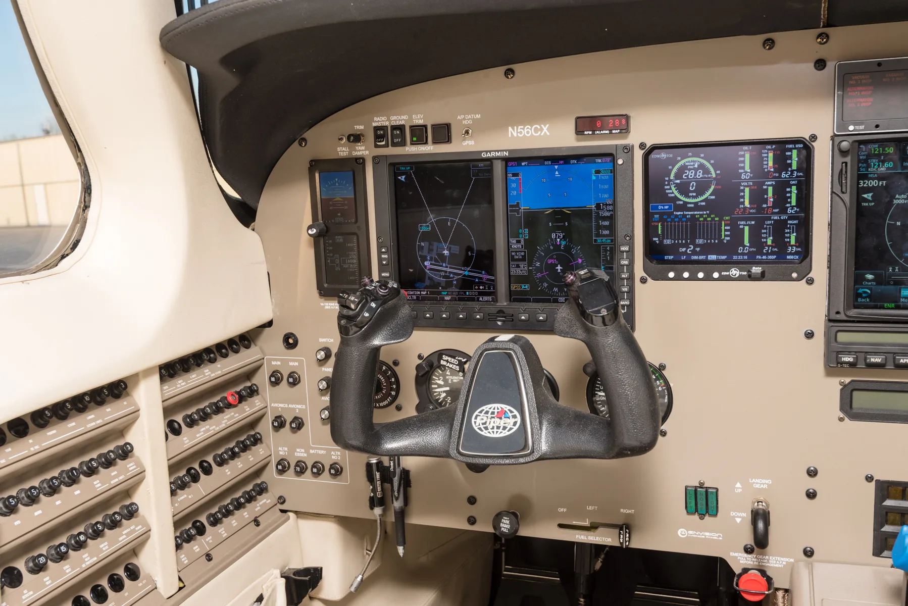 Cockpit and instrument panel of a 2000 Piper MALIBU MIRAGE.