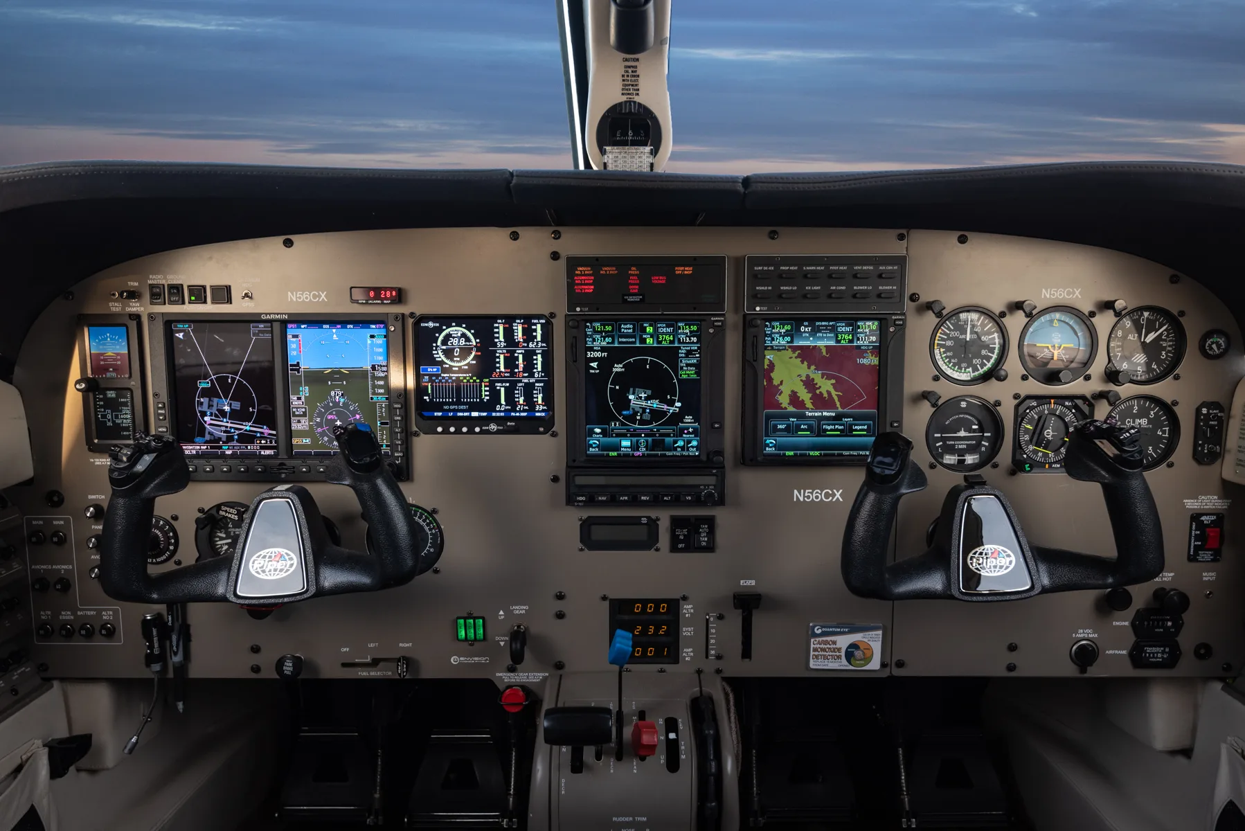 Avionics suite of a 2000 Piper MALIBU MIRAGE.
