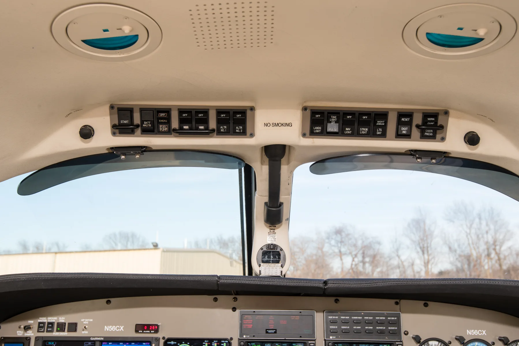 Avionics suite of a 2000 Piper MALIBU MIRAGE.