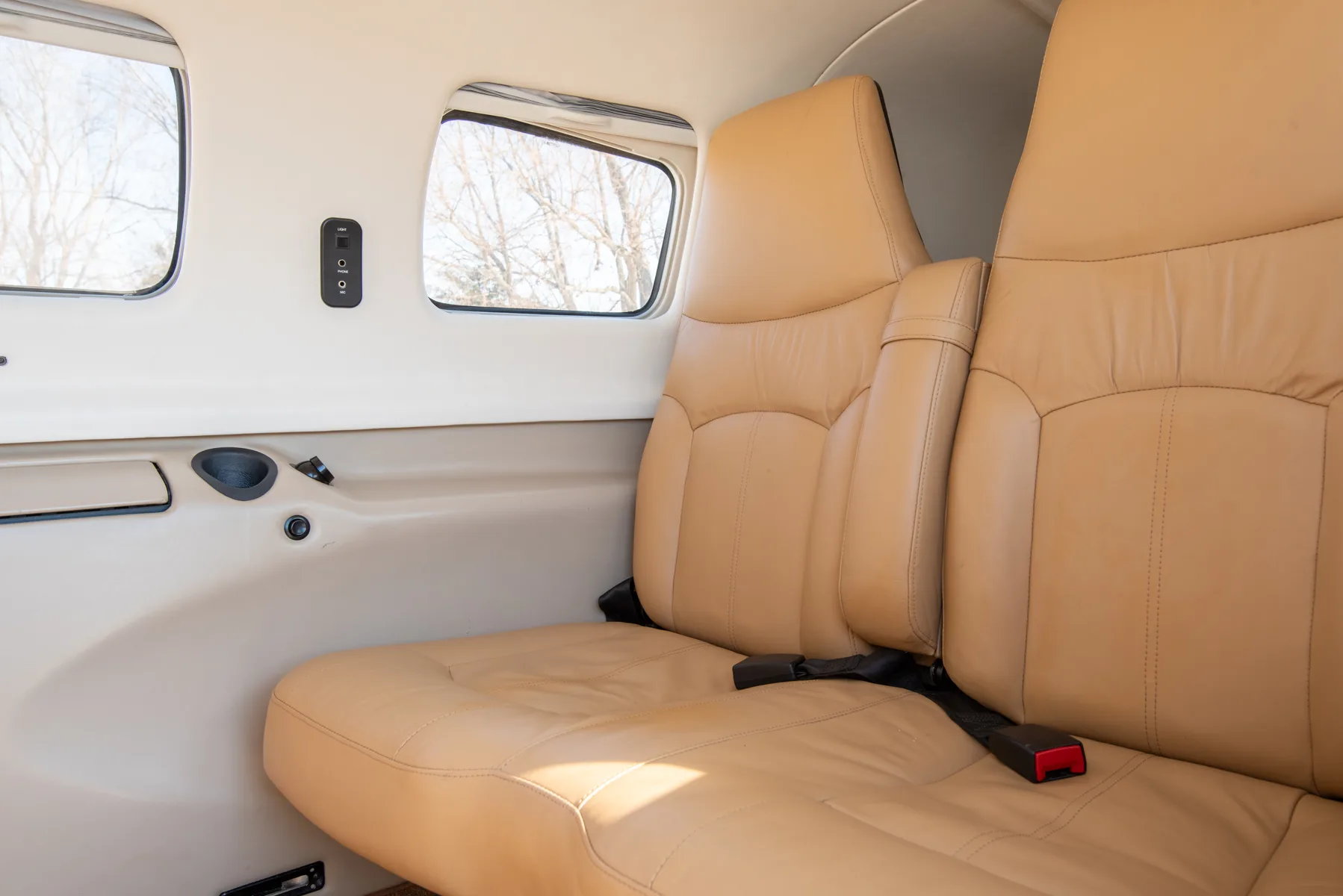 Cabin interior of a 2001 Piper PA46 – 500TP Meridian.
