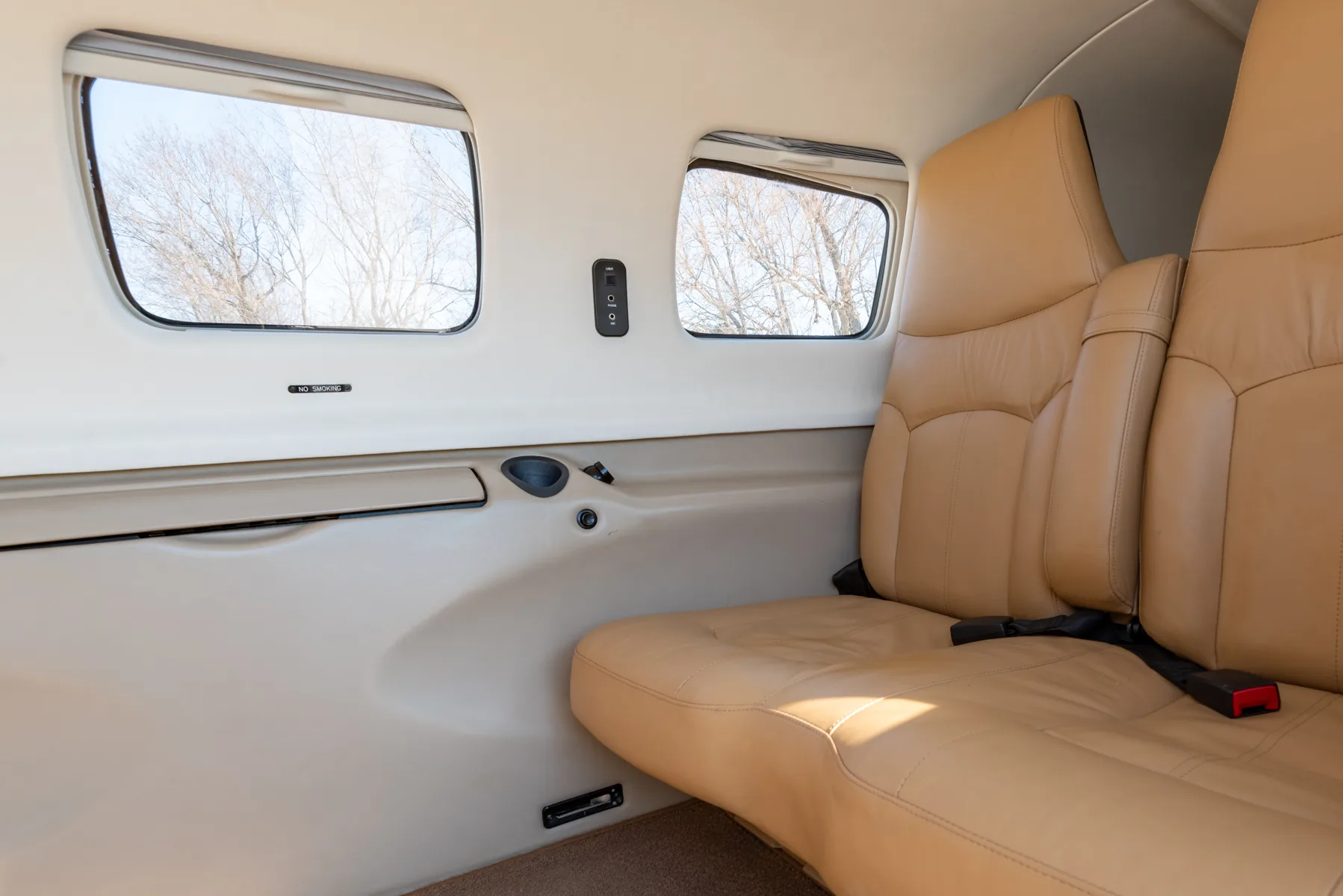 Cabin interior of a 2001 Piper PA46 – 500TP Meridian.