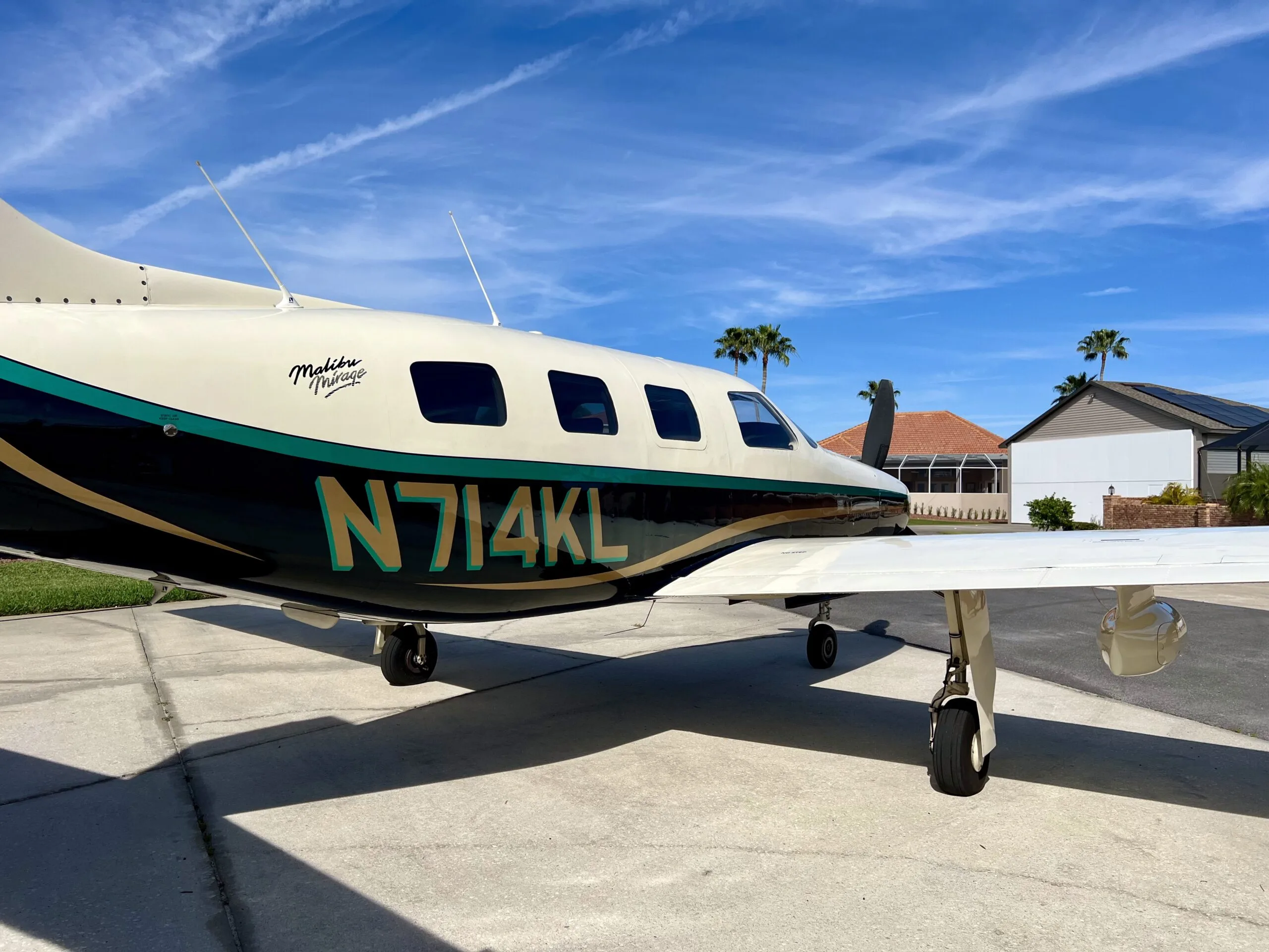 Exterior view of a 2001 Piper MERIDIAN.