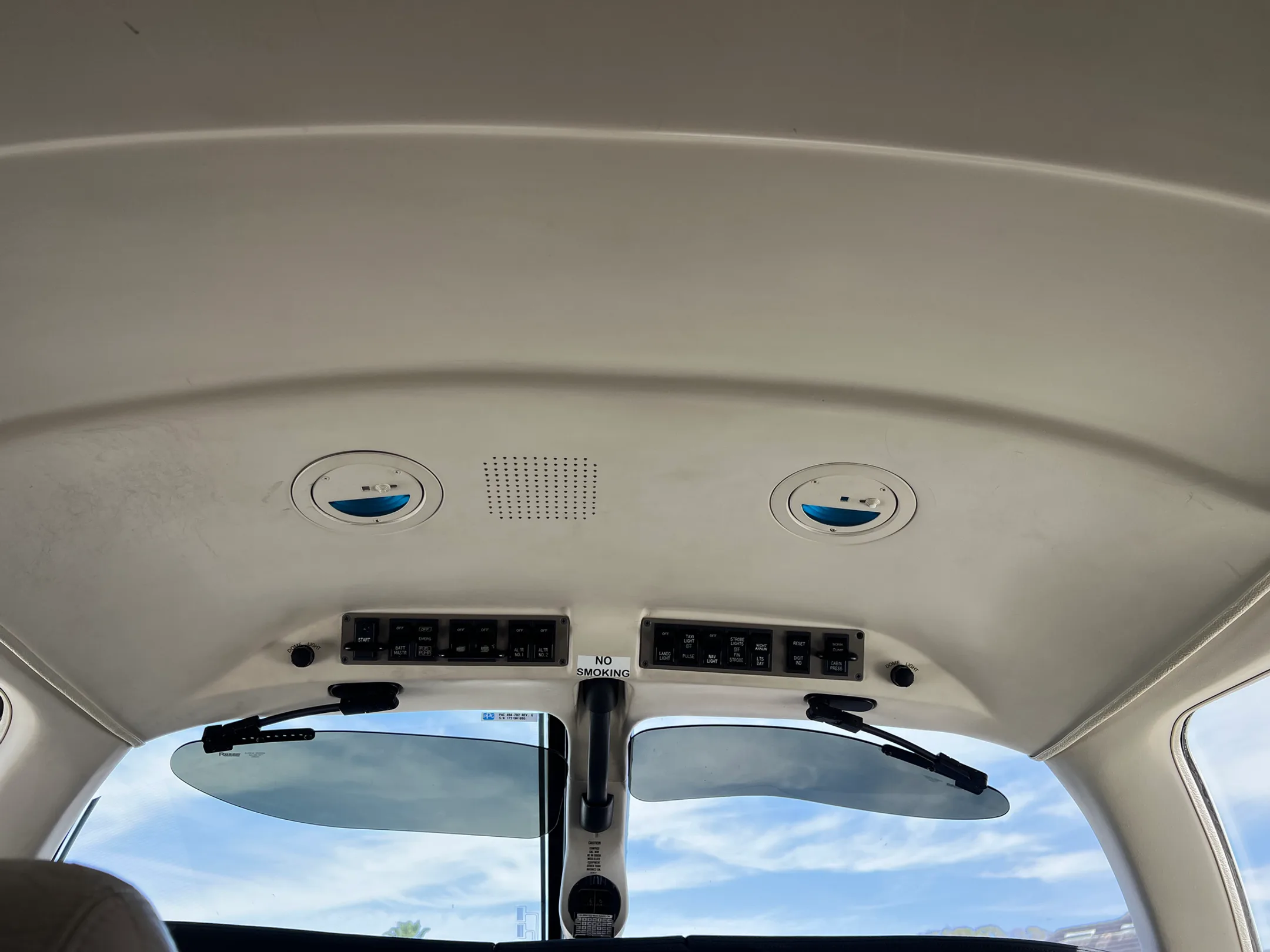 Cockpit and instrument panel of a 2002 Piper Malibu Mirage.