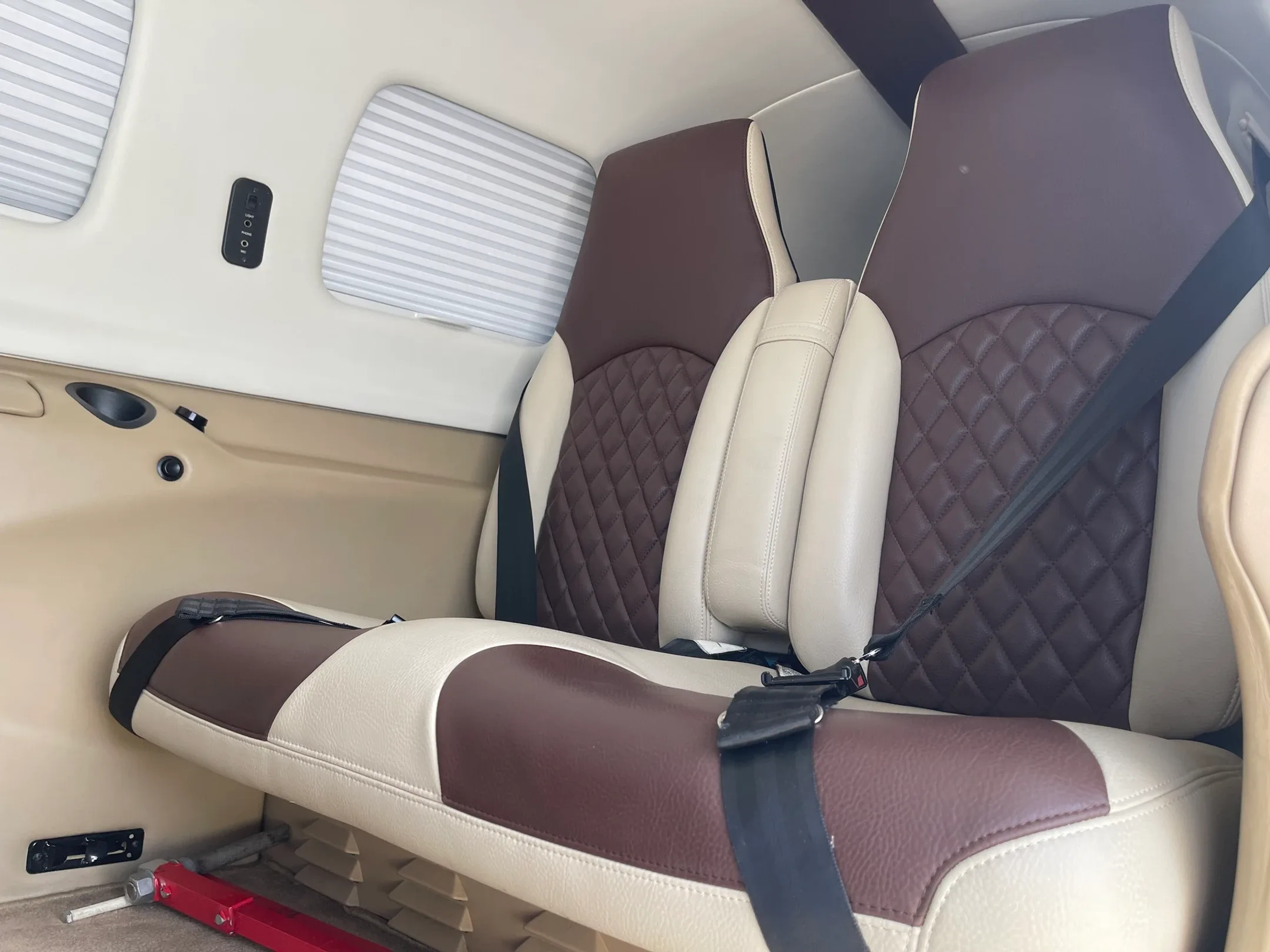 Cabin interior of a 2008 Piper PA46-500TP Meridian.