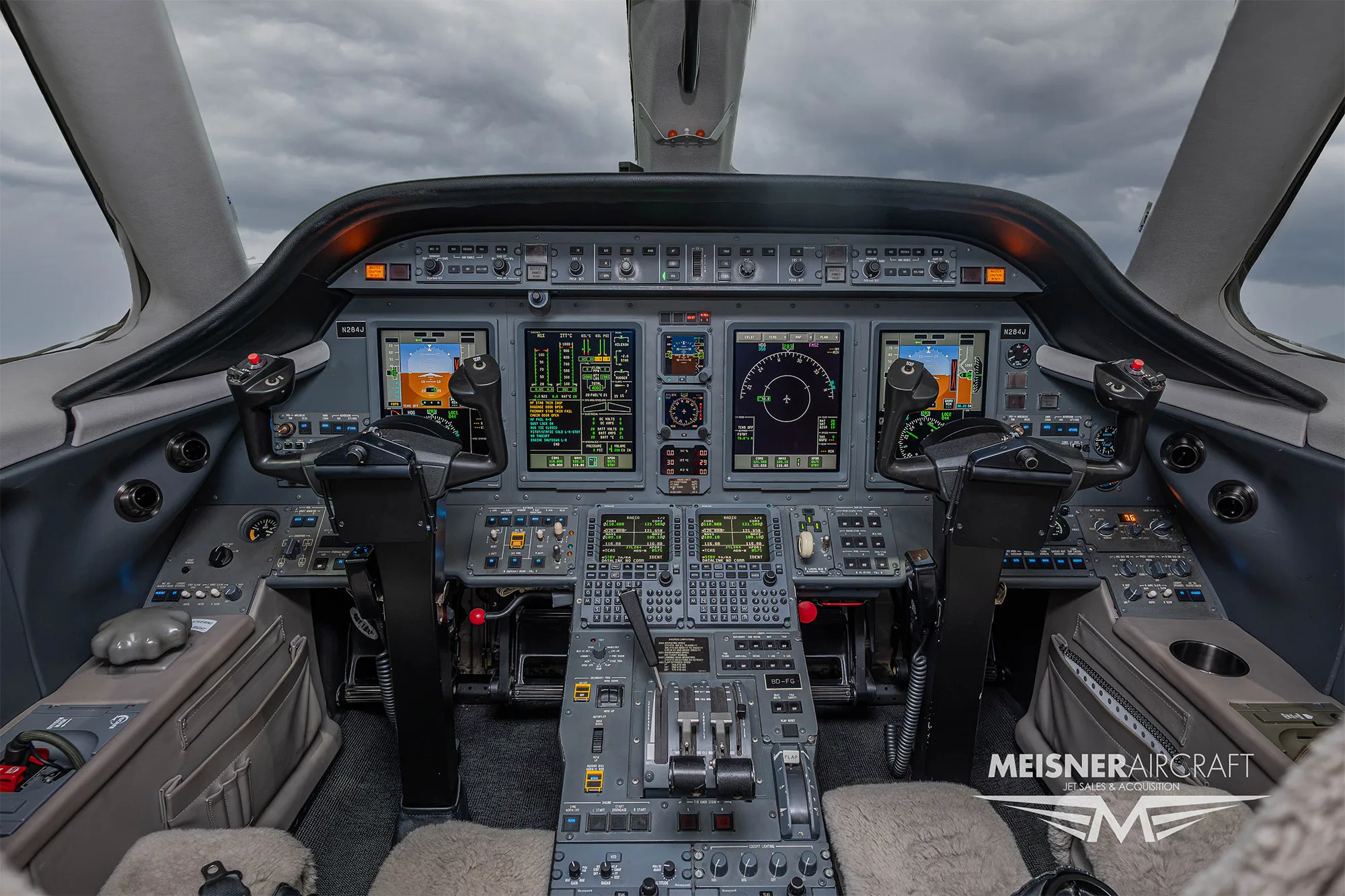 Cockpit and instrument panel of a 2006 Cessna citation sovereign sn 680 0105.