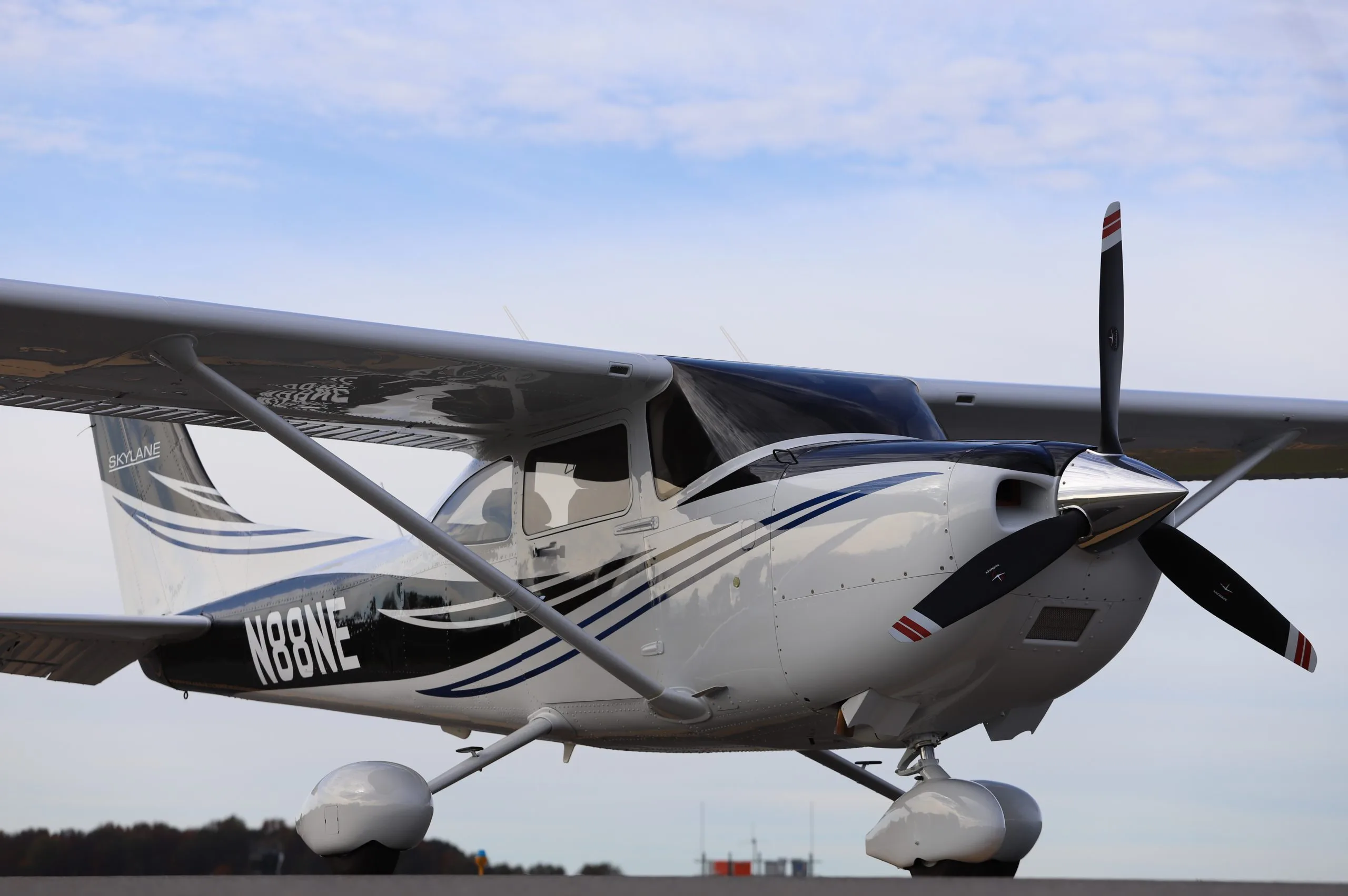 CESSNA 182T SKYLANE