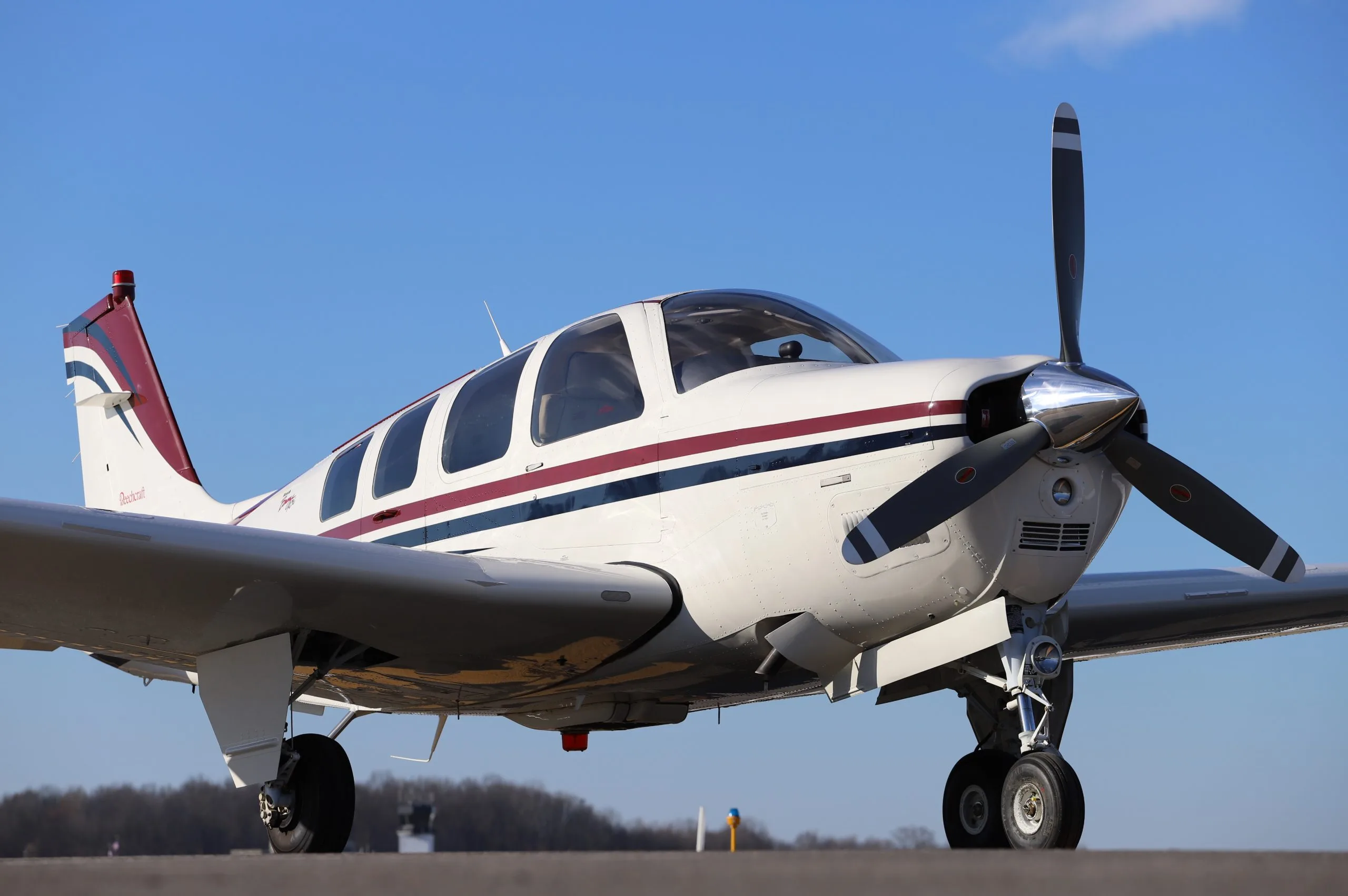 Exterior view of a 2000 Beechcraft A36 BONANZA.