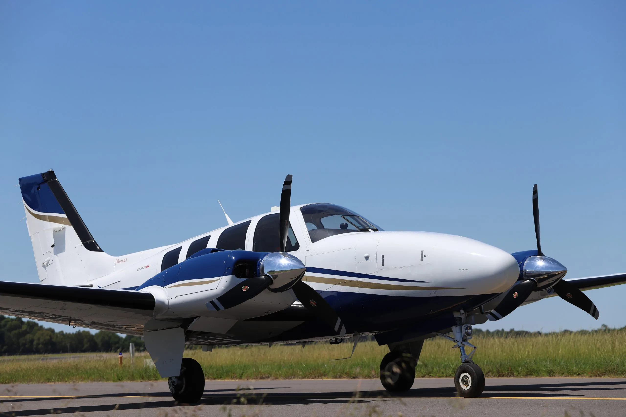 Exterior view of a 2013 Beechcraft G58 BARON.