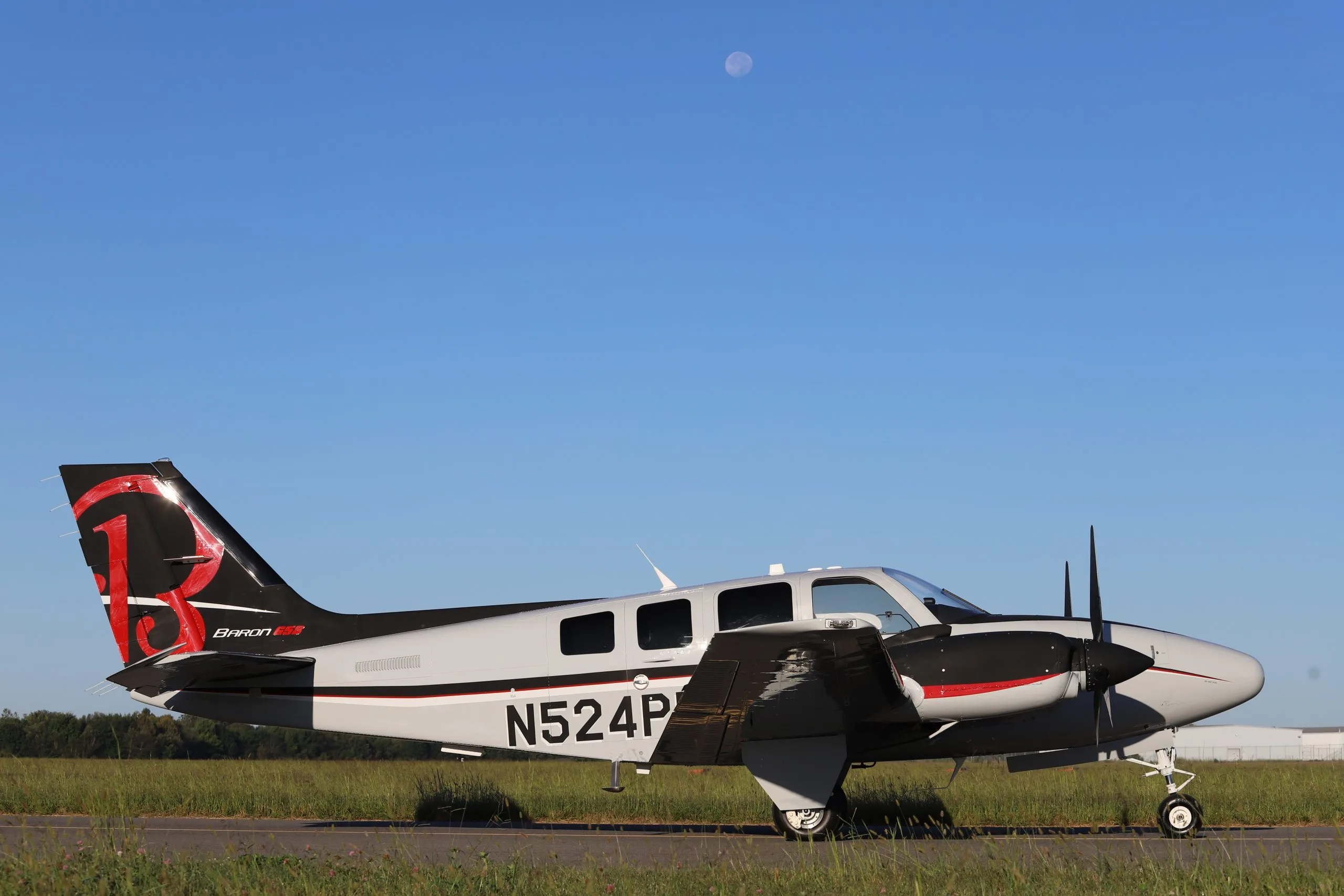 Exterior view of a 2017 Beechcraft G58 BARON.