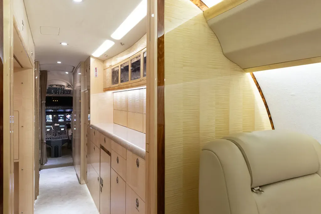 Cabin interior of a 2000 Bombardier Global Express N983J 9072.