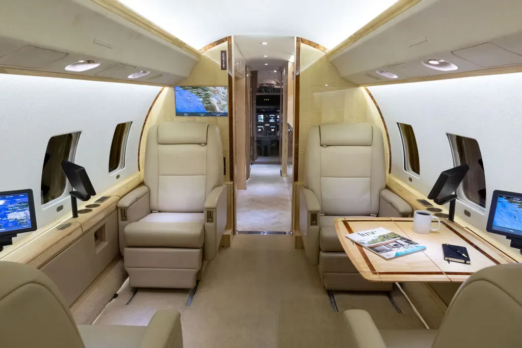 Cabin interior of a 2000 Bombardier Global Express N983J 9072.