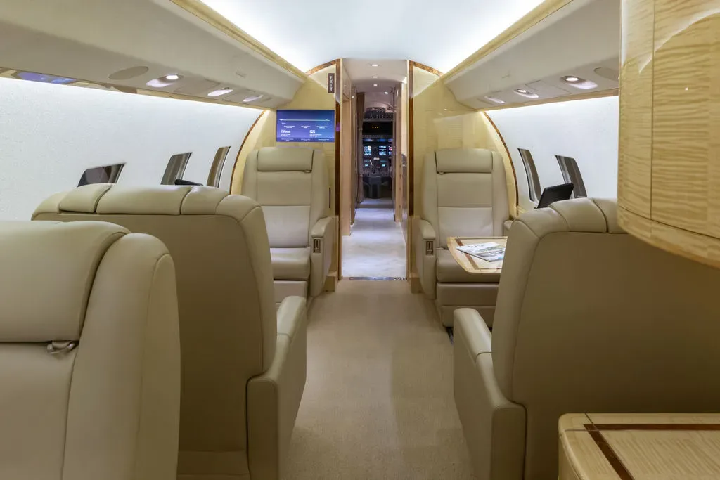 Cabin interior of a 2000 Bombardier Global Express N983J 9072.