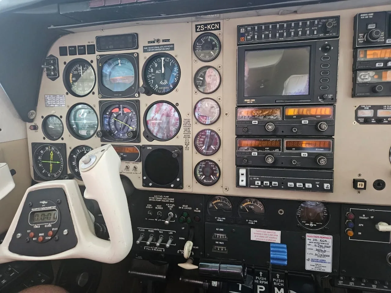 Cockpit and instrument panel of a 1999 Beechcraft Bonanza A36.