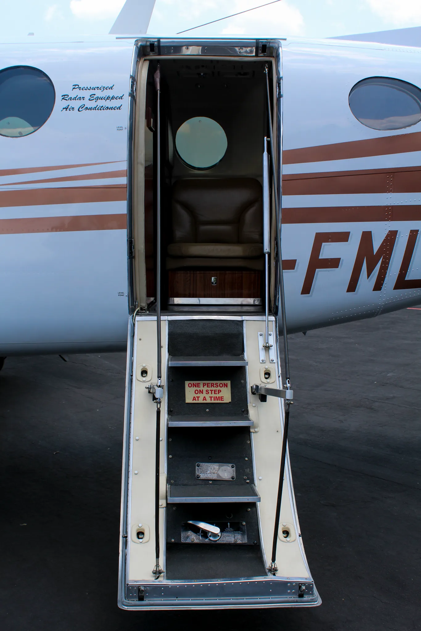 Avionics suite of a Beechcraft King Air 350.